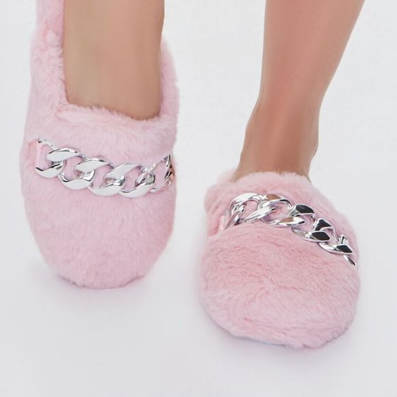 Forever 21 Shoes - PINK NWT Faux Fur Curb Chain Slippers - Forever 21 - Size Small 4-6 Womens Teens